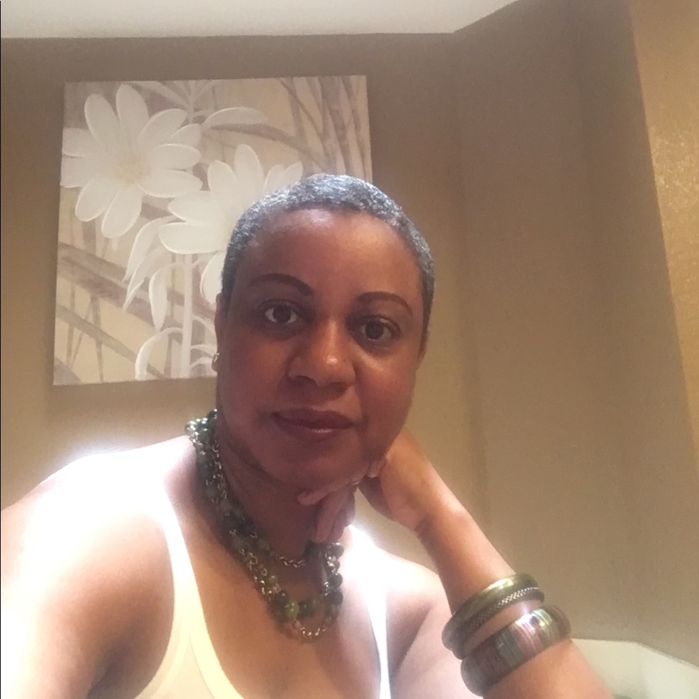 Meet your Posher, Dahlia